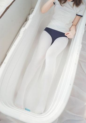 从后面挺进丝袜老师的身体视频_迅雷1080