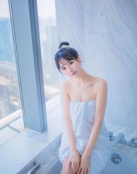 他揉捏她两乳不停呻吟_1080在线观看完整版